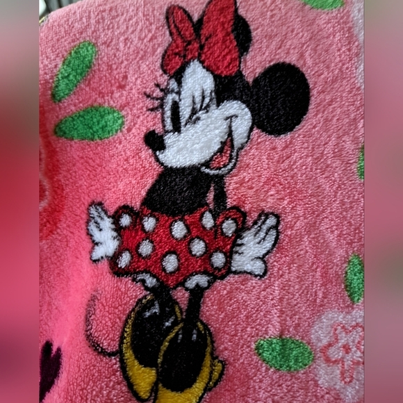 DISNEY THE BIG ONE Minnie Mouse plush cozy blanket hearts flowers bows soft '23 - Picture 10 of 13